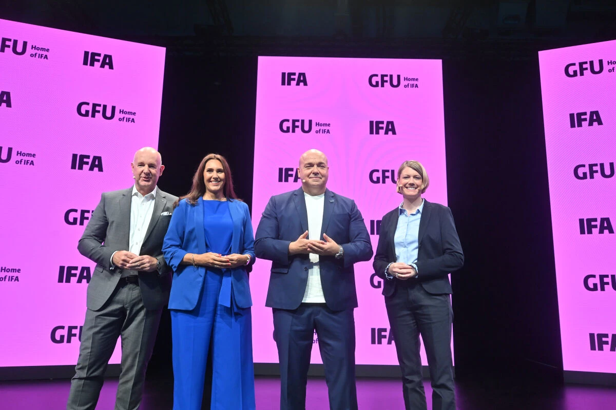 Leadership team take to the stage (from left to right): Christian Gerwens (member of the board GFU), Carine Chardon (successor to Dr. Sara Warneke as of October 1, 2025), Leif Lindner (IFA), Dr. Sara Warneke (Managing Director (GFU/IFA)) 